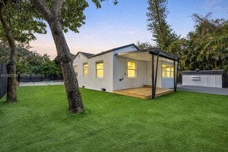 8281 NE 2nd Ct in Miami, FL - Building Photo - Building Photo