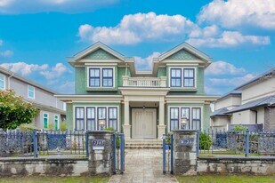 2365 W 21st Ave in Vancouver, BC - Building Photo