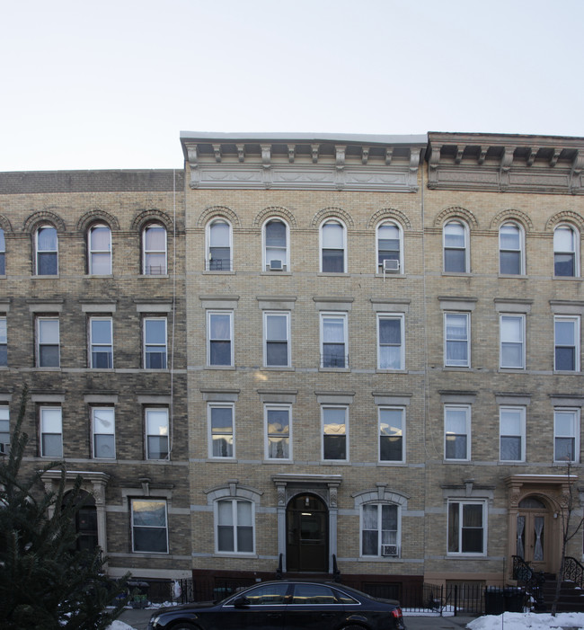 13 Clifford Pl in Brooklyn, NY - Building Photo - Building Photo