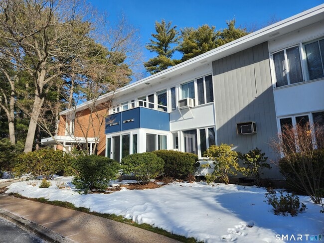 22 North Lake Dr in Hamden, CT - Foto de edificio - Building Photo