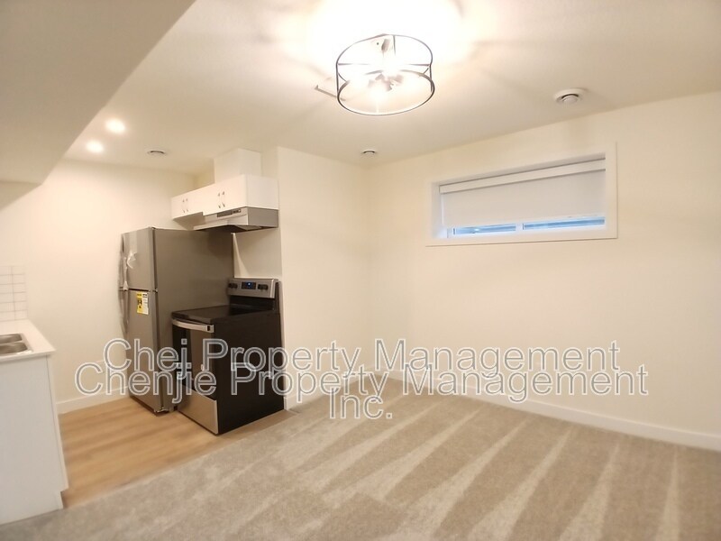 5102 River’s Edge Wy NW in Edmonton, AB - Building Photo