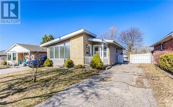511 Strasburg Rd in Kitchener, ON - Building Photo - Building Photo