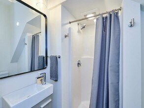 546 E 5th St, Unit A in Boston, MA - Building Photo - Building Photo