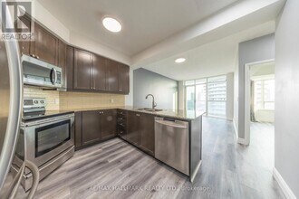 80-2080 Absolute Ave in Mississauga, ON - Building Photo - Building Photo