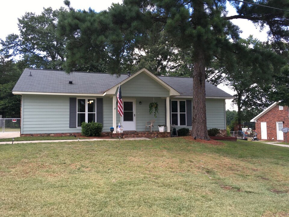 915 N Willowick Dr in Grovetown, GA - Building Photo