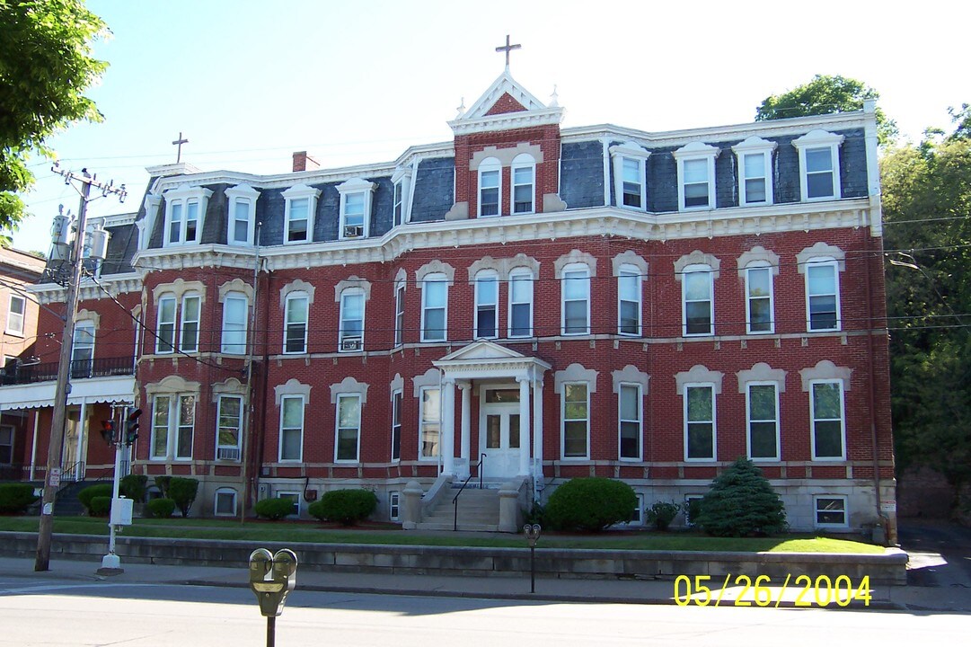 The Angels Place in Dubuque, IA - Building Photo