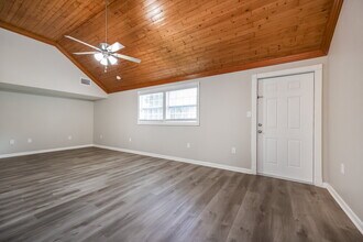 104 1st St Ct in Tavares, FL - Foto de edificio - Building Photo