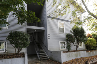 Cameron Court Apartments in Gresham, OR - Building Photo - Building Photo