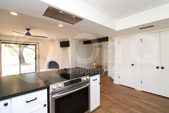 7702 N Dreamy Draw Dr in Phoenix, AZ - Building Photo - Building Photo