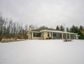 10620 W Heather Dr in Mequon, WI - Building Photo - Building Photo