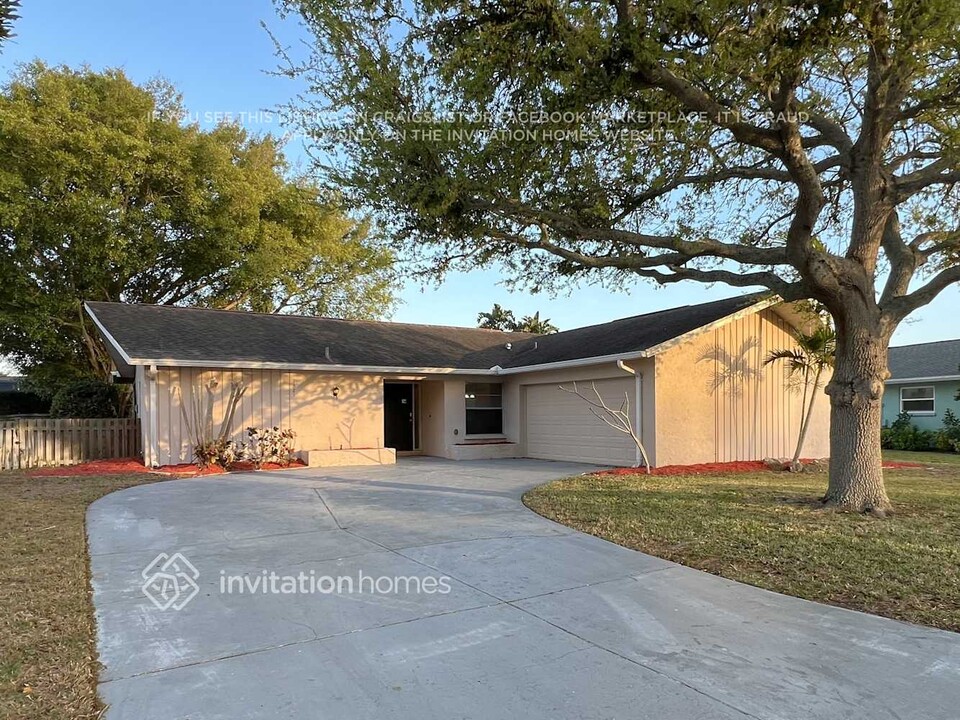 1321 64th St W in Bradenton, FL - Building Photo