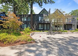 Timberwood Apartments in Beaverton, OR - Foto de edificio - Building Photo