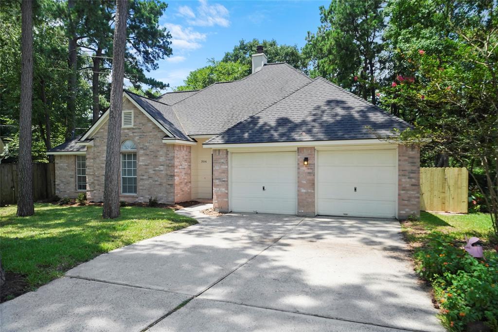 306 W Little Oak Ct in Spring, TX - Building Photo