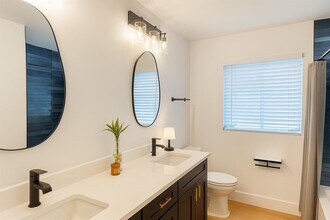 2305 Fair Oaks Dr in Austin, TX - Building Photo - Building Photo