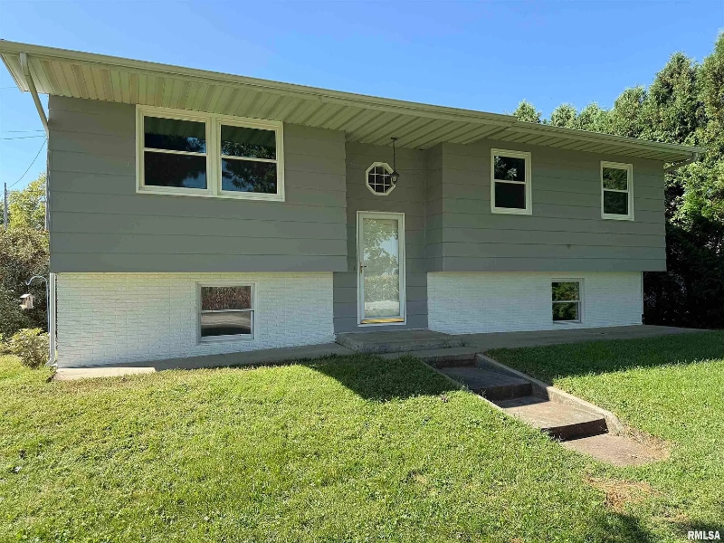 104 IL-84 in Cordova, IL - Building Photo