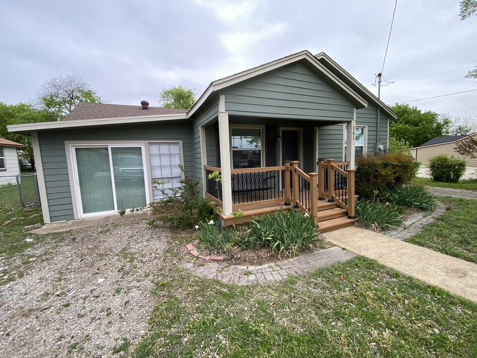 161 Hood St in Cedar Hill, TX - Building Photo