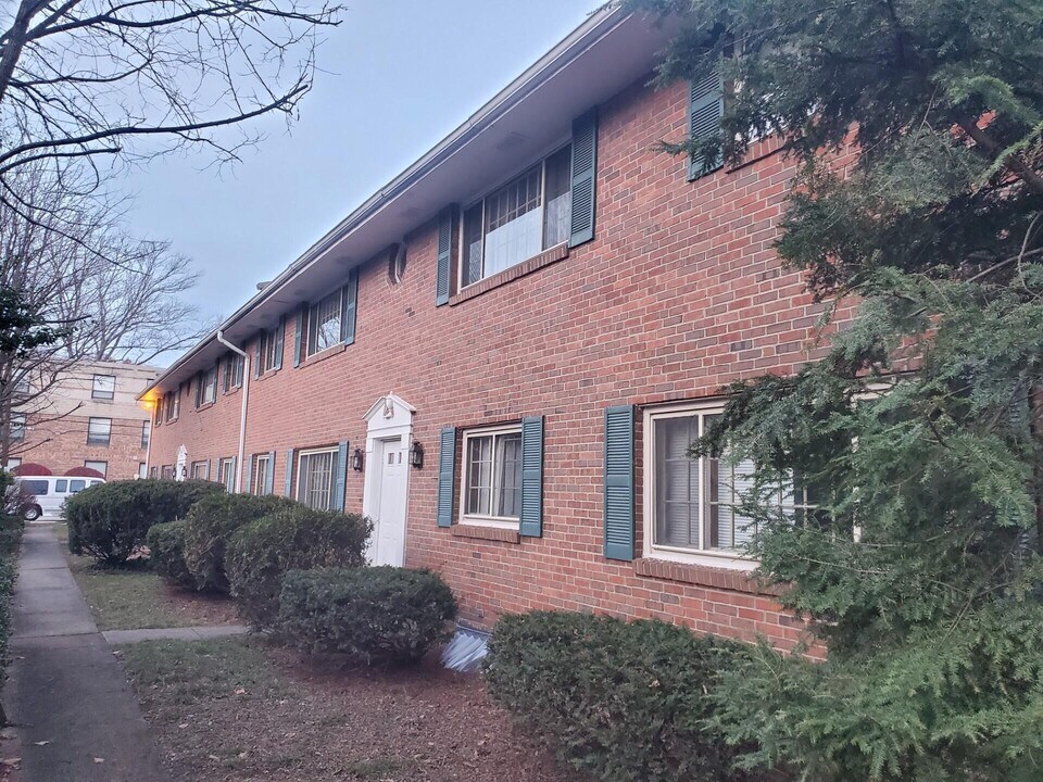 44-46 W Main St in Westerville, OH - Building Photo