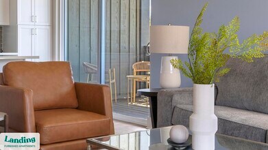 1000 Forestview Dr in Oakwood, GA - Foto de edificio - Building Photo