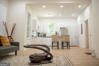 399 James P Brawley Dr NW in Atlanta, GA - Building Photo - Building Photo