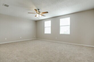 956 Stone Chapel Way in Fort Worth, TX - Foto de edificio - Building Photo
