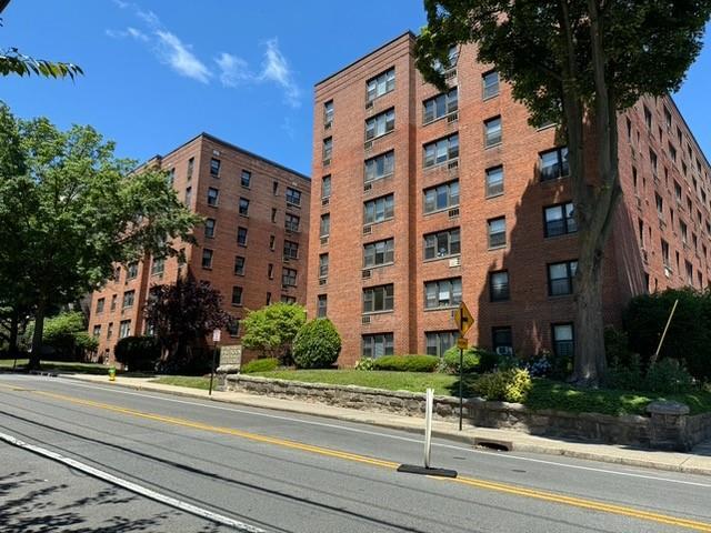 11 Lake St in White Plains, NY - Foto de edificio - Building Photo