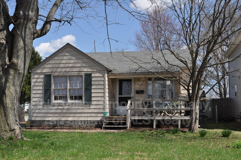 1831 Pershing Ave in Louisville, KY - Building Photo