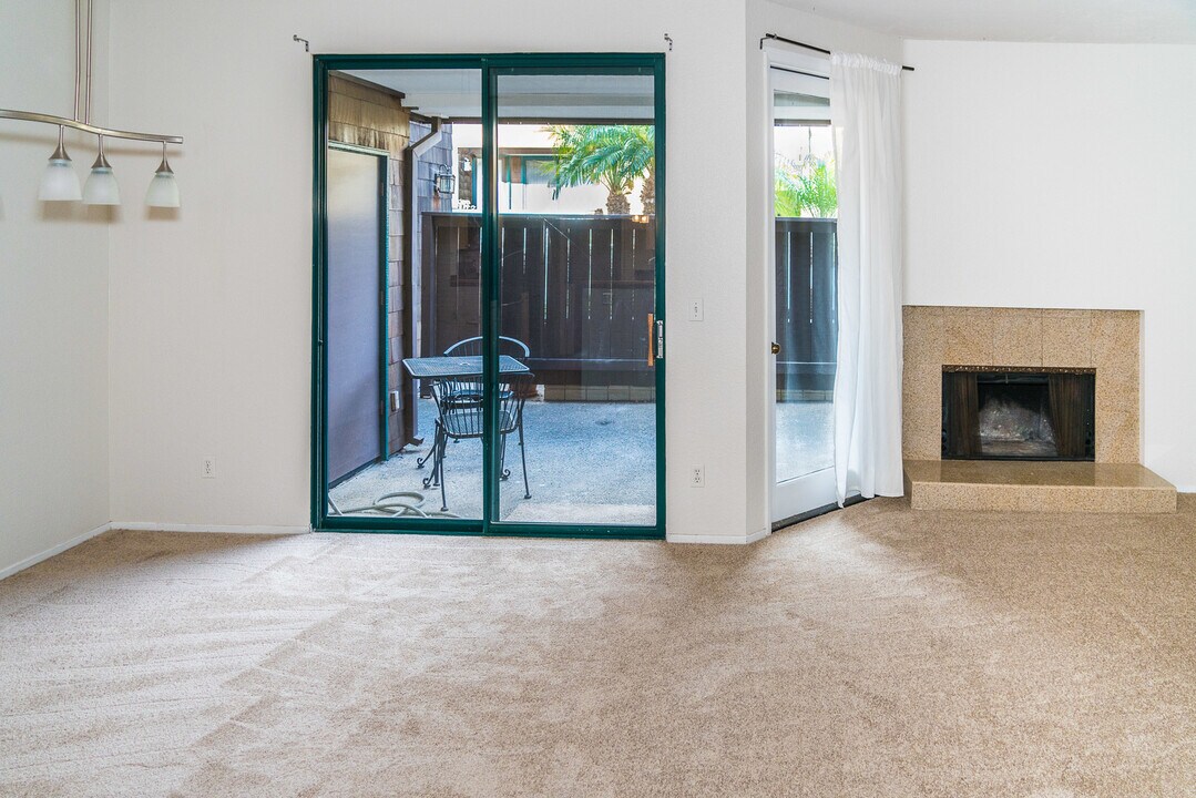 4435 Nobel Dr in San Diego, CA - Building Photo