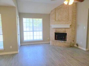 516 Bluebird Ln in Red Oak, TX - Building Photo - Building Photo