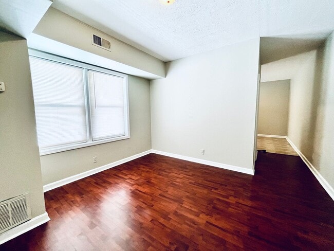 307 Woodbine St, Unit 3 in Louisville, KY - Foto de edificio - Building Photo