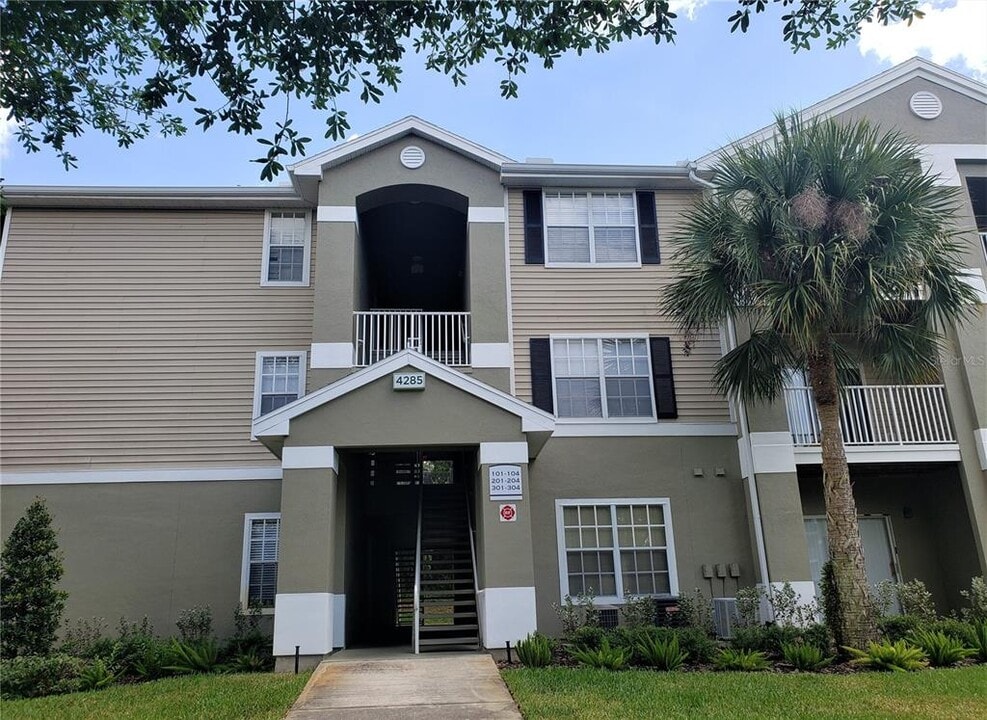 4285 Summer Landing Dr in Lakeland, FL - Foto de edificio