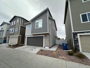 5279 Aeroglide Loop in Colorado Springs, CO - Building Photo - Building Photo