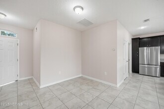 187 S Coopers Hawk Way in Palm Coast, FL - Building Photo - Building Photo