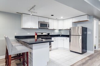 3047 N Clybourn Ave, Unit 1 in Chicago, IL - Foto de edificio - Building Photo