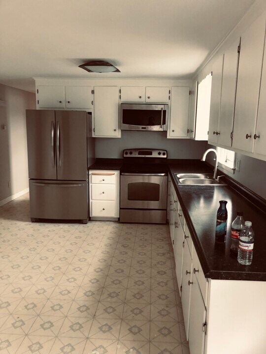 52 Hutchinson St, Unit 2 in New Britain, CT - Foto de edificio