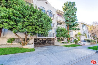 860 S Lucerne Blvd in Los Angeles, CA - Building Photo - Building Photo