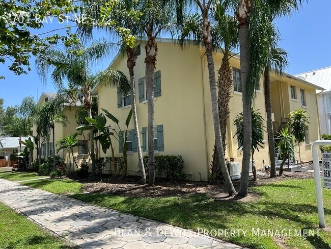 701 Bay St NE-Unit -7 in St. Petersburg, FL - Building Photo - Building Photo
