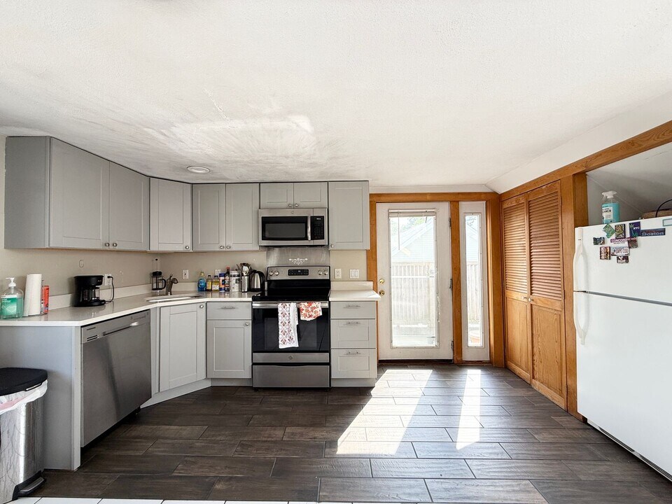 28-30-30 Templeton Pkwy in Watertown, MA - Building Photo