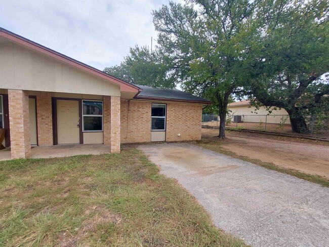 property at 1902 Ridgeview Dr