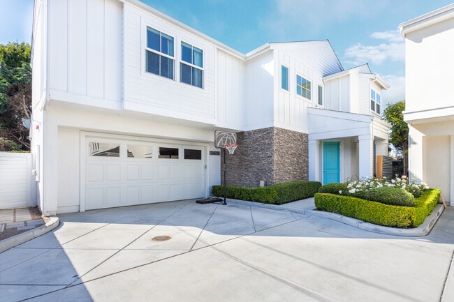 2661 Orange Ave in Costa Mesa, CA - Building Photo - Building Photo