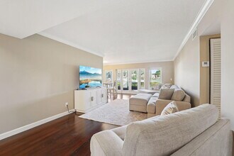100 Pelican Pointe Dr in Delray Beach, FL - Building Photo - Building Photo