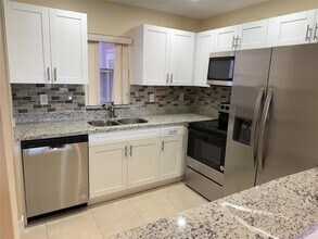 1450 N Riverside Dr, Unit 204 in Pompano Beach, FL - Building Photo - Building Photo
