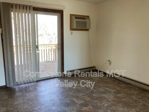 804 11th St NW in Valley City, ND - Building Photo - Building Photo