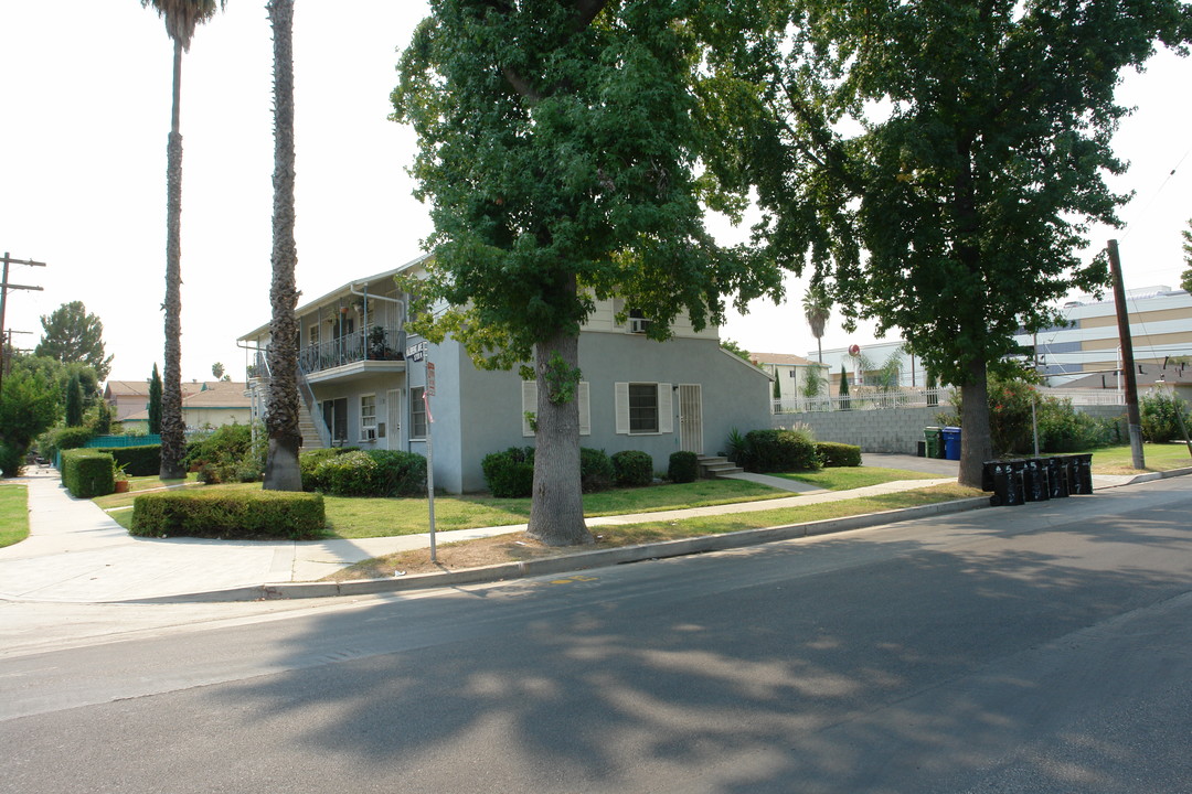 5757 Halbrent Ave in Van Nuys, CA - Building Photo