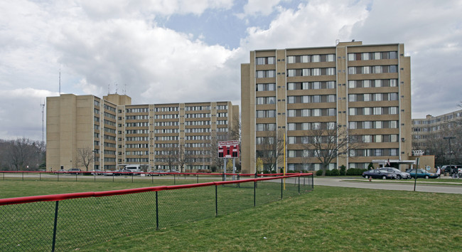 River Park I Apartments in Milwaukee, WI - Foto de edificio - Building Photo