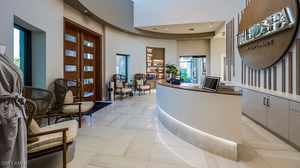 15517 Vittorio St in Naples, FL - Foto de edificio