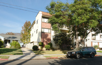 539 Glenwood Rd in Glendale, CA - Building Photo - Building Photo