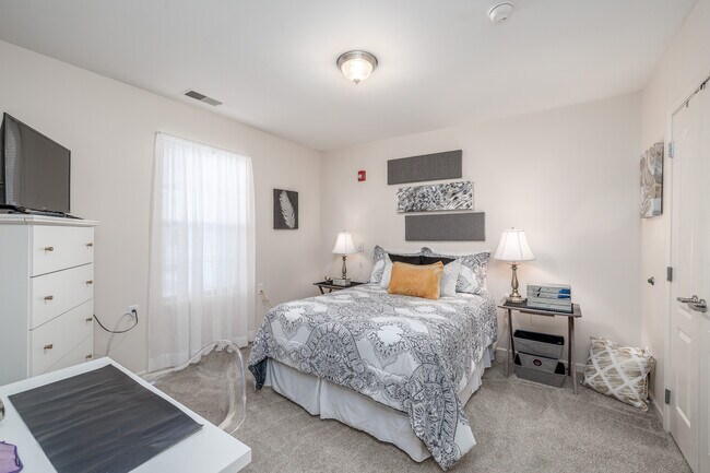 New Hartford Square Senior Apartments in Whitesboro, NY - Foto de edificio - Interior Photo