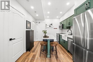 4 Elsinore Path in Toronto, ON - Building Photo - Building Photo