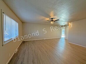 2224 W Village Ln in Springfield, MO - Building Photo - Building Photo