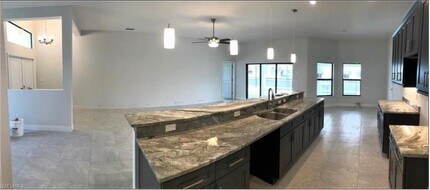 815 SW 11th Ct in Cape Coral, FL - Building Photo - Building Photo